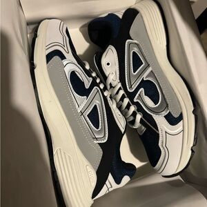 Never worn was sent wrong size they didn’t make me send these back size 42